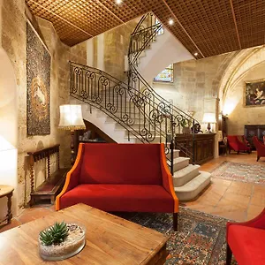 https://hotel-des-augustins.fr-provencehotel.com